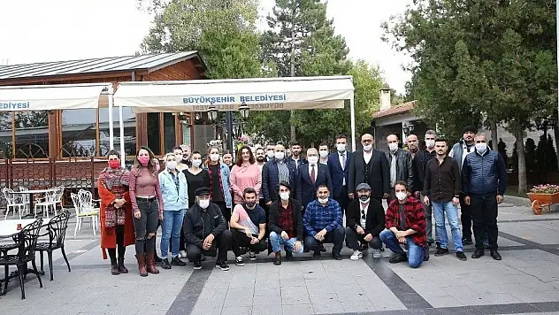 Başkan Büyükkılıç Bursa Devlet Tiyatrosu sanatçıları ile bir araya geldi