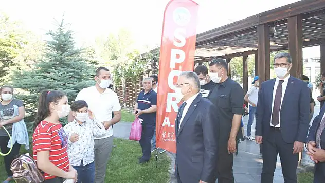 Başkan Büyükkılıç çocuklar ve gençlerle bir araya geldi