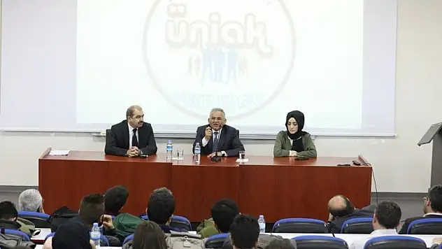 Büyükkılıç 'Demokrasi, hukuk devleti ve temel hak ve hürriyetler önemlidir'