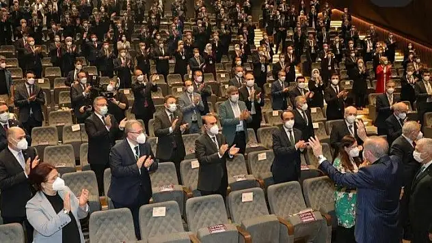 Büyükkılıç Demokrasi ve Özgürlükler Adası'nda toplantıya katıldı