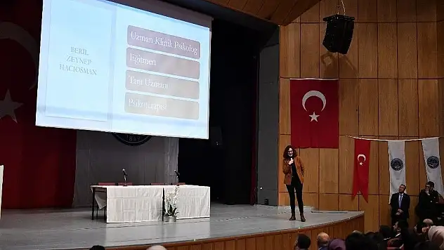 Başkan Büyükkılıç, Disleksi Farkındalık Haftası nedeniyle düzenlenen seminere katıldı
