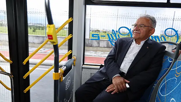 Başkan Büyükkılıç, elektrikli otobüsün test sürüşünde: Toplu taşımada yeşil dönüşüm!