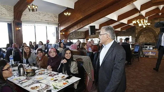Başkan Büyükkılıç: 'Eli öpülesi öğretmenleri baş tacı ediyoruz'
