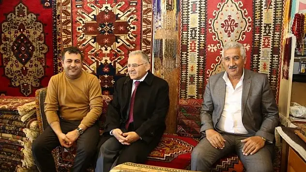 Başkan Büyükkılıç, Erciyes'te esnafı ziyaret etti
