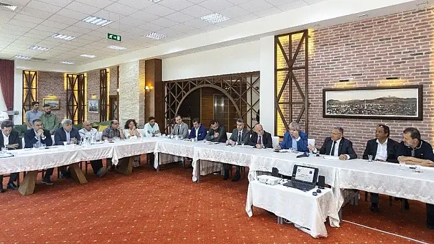 Başkan Büyükkılıç, Erciyes'te yatırımcılarla bir araya geldi