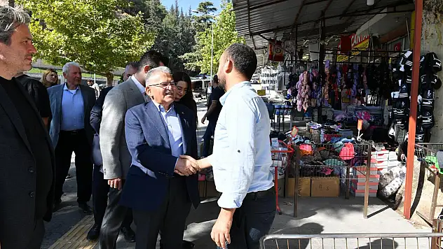 Başkan Büyükkılıç Gaziantep dönüşü Kahramanmaraş'ı ziyaret etti! Bakın nerelere gitti