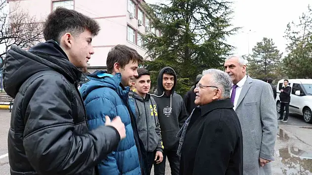 Büyükkılıç: Hiçbir zaman siyasi davranmayız