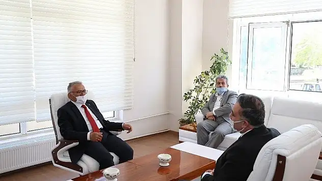 Başkan Büyükkılıç 1 günde 6 ilçeyi ziyaret etti
