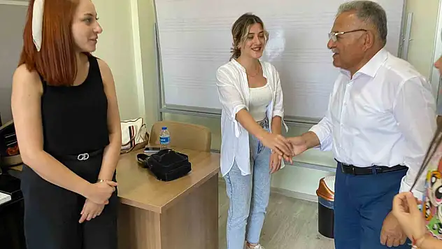 Başkan Büyükkılıç sanatçı gençler ile bir araya geldi!