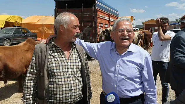 Başkan Büyükkılıç, kurban pazarında sıkı pazarlığa katıldı...