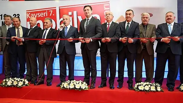 Başkan Büyükkılıç Mobilya Fuarını Ziyaret Etti