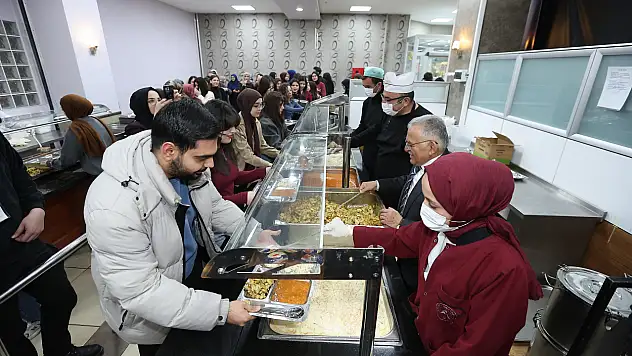 Başkan Büyükkılıç, öğrenciler ile iftar açtı