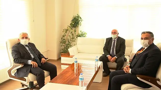 Başkan Büyükkılıç'tan Develi Belediyesi'ne ziyaret