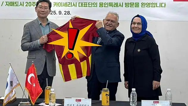 Başkan Büyükkılıç'tan Güney Kore'ye Kayserispor forması! Bakın kaç numarayı verdi