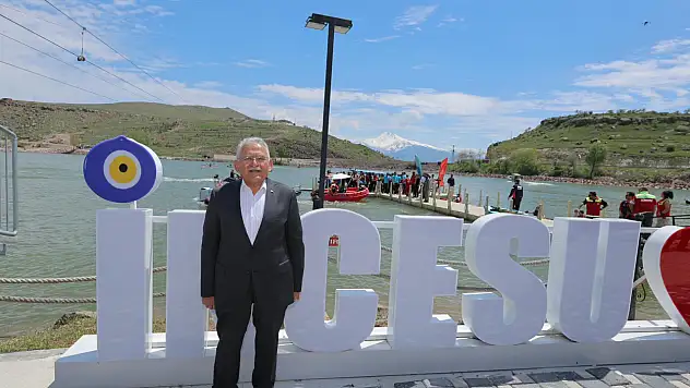 Başkan Büyükkılıç'tan hediye: Plaj Voleybolu!