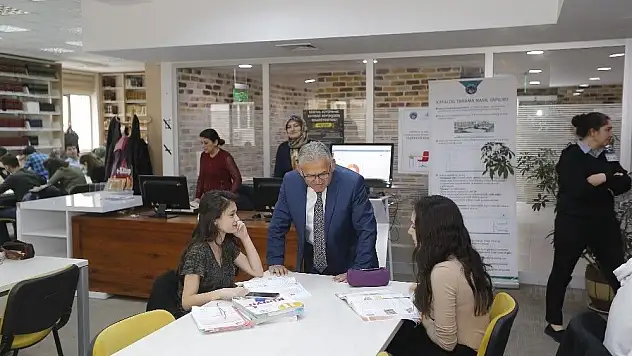 Başkan Büyükkılıç'tan Kütüphane Ziyareti
