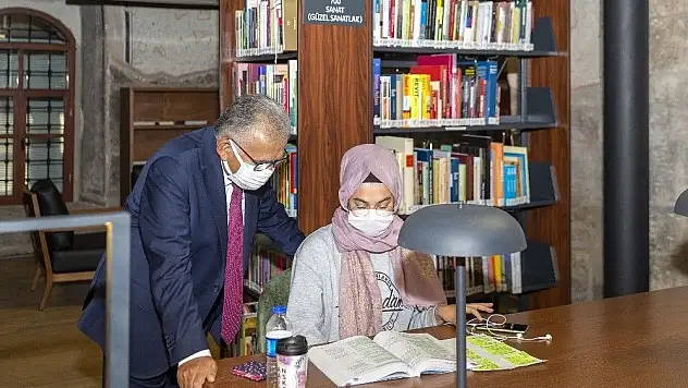 Başkan Büyükkılıç'tan Meryem Ana Şehir Kütüphanesi'ne ziyaret
