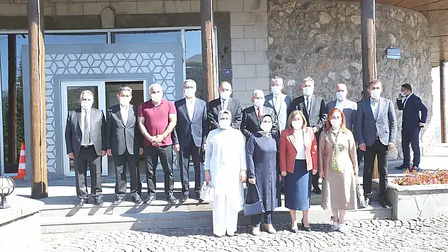 Başkan Büyükkılıç'tan 'Yerel Yönetimler' zirvesi