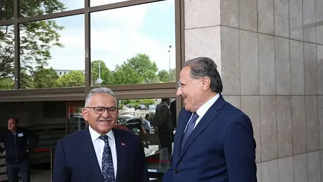 Büyükkılıç, yeniden encümen üyesi seçildi