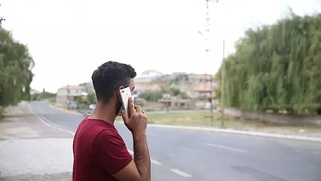 Başkan Büyükkılıç telefonda şebeke sorununu çözdü