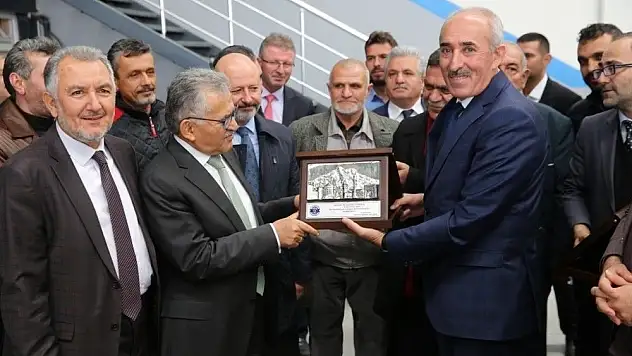 Başkan Büyükkılıç, Traktörcüler Sitesi esnafı ile buluştu
