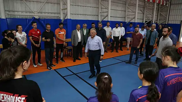 Başkan Büyükkılıç sporcular ile buluştu