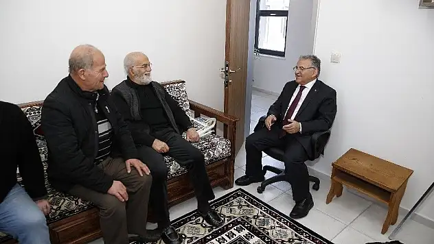 Başkan Büyükkılıç, ulu çınarlarla türkü söyledi!
