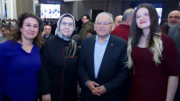 Başkan Büyükkılıç ve eşi bakın kimlerle bir araya geldi?