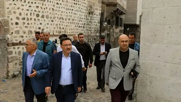 Başkan Büyükkılıç ve Vali Çiçek Kayseri Mahallesi'ni inceledi