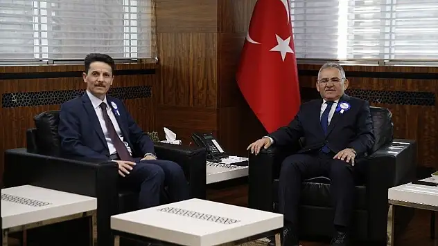 Başkan Büyükkılıç, Vergi Haftası nedeniyle Kayseri Vergi Dairesi Başkanı Günçavdı ile görüştü