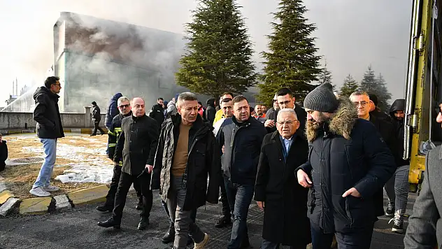 Başkan Büyükkılıç yanan fabrikayı ziyaret etti