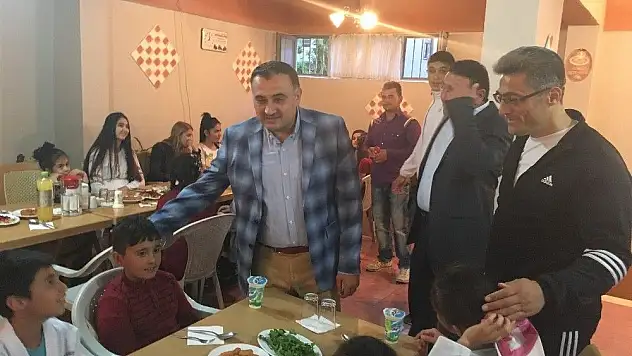 Başkan Cabbar, &quotGençlerimizle ilgili bütün projelere destek veriyoruz&quot