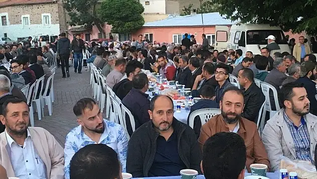 Başkan Cabbar iftarda Yukarı Mahalle halkının misafiri oldu