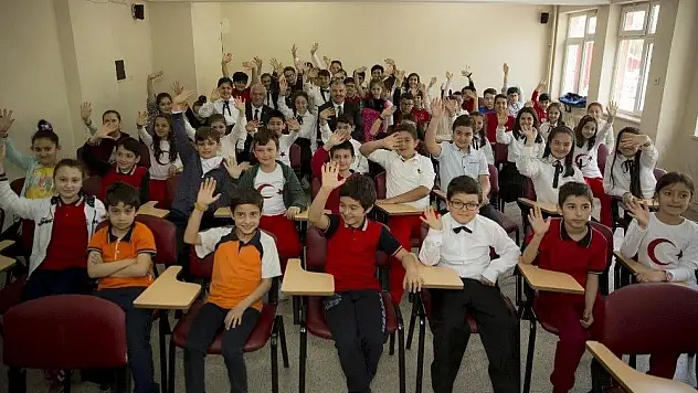 Başkan Çelik, Besime Özderici İlkokulunda öğrencilerle buluştu
