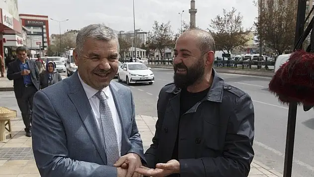 Başkan Çelik İnönü  bulvarı esnaflarını ziyaret etti