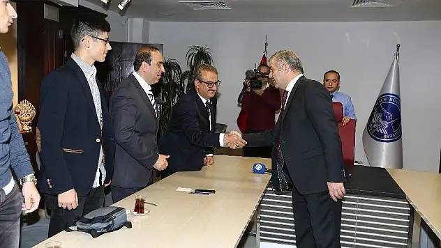 Başkan Çelik, Hollanda Kayserililer Vakfı yöneticileri ve Hollanda'dan gelen gençlerle bir araya geldi