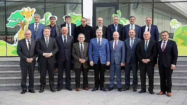 Başkan Çelik ilçe belediye başkanlarıyla yatırım toplantısı yaptı