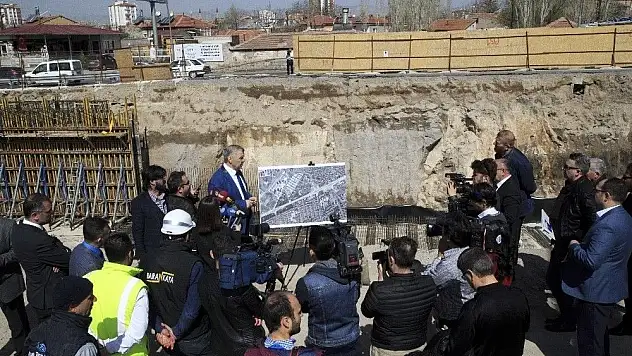 Başkan Çelik, Kayseri'de yapılan ulaşım yatırımlarını görsel brifingle tanıttı