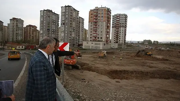 Başkan Çelik, Orgeneral Hulusi Akar Bulvarı'nda incelemelerde bulundu