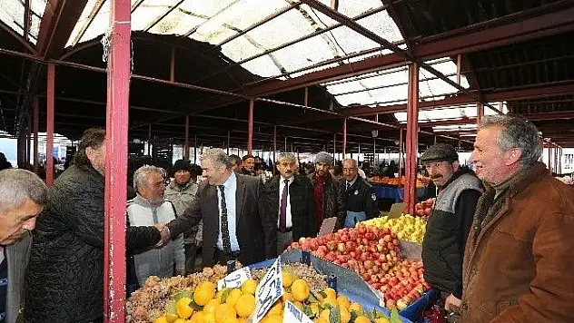 Başkan Çelik, Perşembe Pazarı'nda