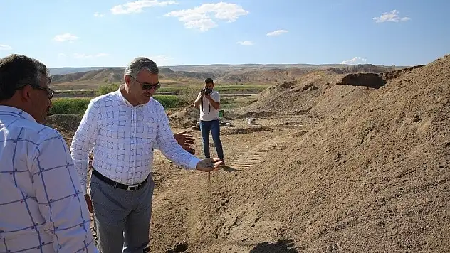 Başkan Çelik, Sarıoğlan ilçesinde ziyaret ve incelemelerde bulundu