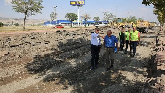 Anbar'a kadar olan yoldaki yenileme çalışmaları inceledi