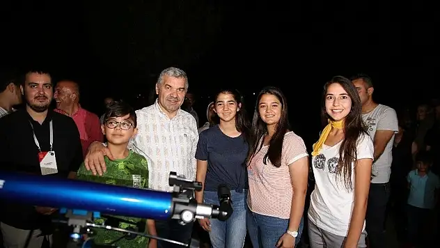 Başkan Çelik, vatandaşlarla birlikte kanlı ay tutulmasını izledi
