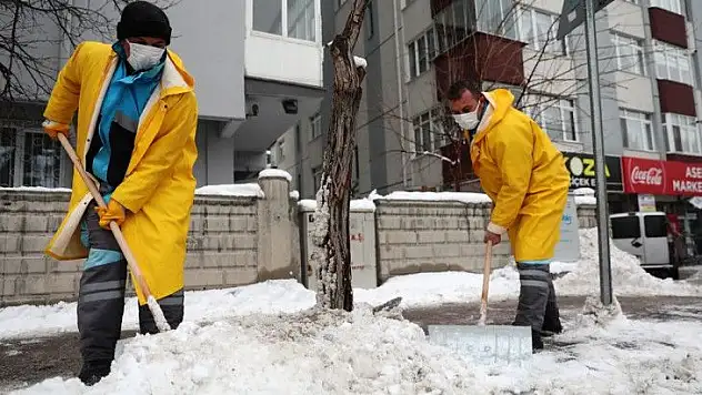 'Biz, yolları açarız. güzellik ve bereket olan kar, yeter ki yağsın'