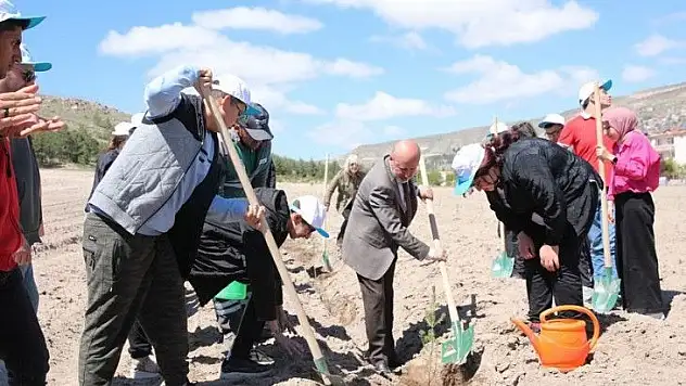Çolakbayrakdar: 'Dikilen her bir ağaç, geleceğe bırakılan en büyük mirastır'
