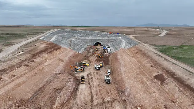 Başkan Çolakbayrakdar: 'Kayseri'mize yakışacak, şehrimizi taçlandıracak'