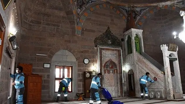 Çolakbayrakdar: Tarihi değerlere değer katıyoruz