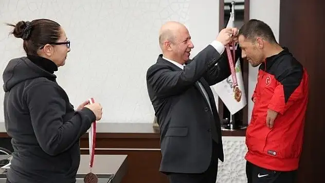 Başkan Çolakbayrakdar, 'Başarı yolunda engel yoktur'