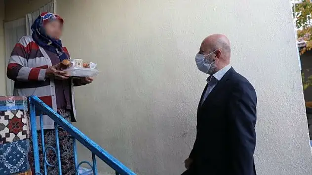 Çolakbayrakdar: Başımızın tacı büyüklerimiz, bizim için önemli'