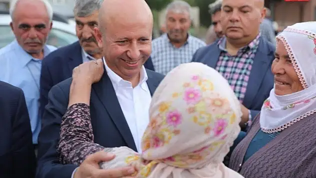 Başkan Çolakbayrakdar bayramda mahalleleri ziyaret etti
